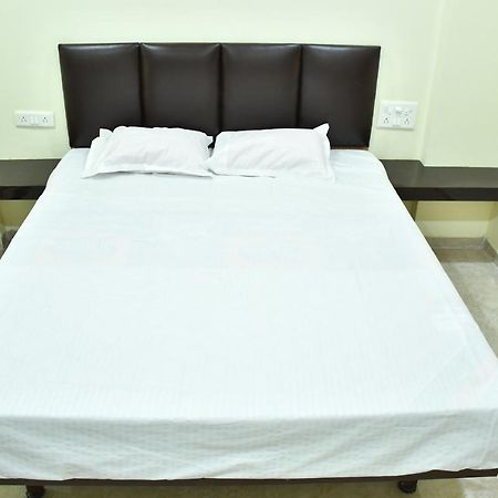 Hotel Kalika Residency Akalkot Exterior foto