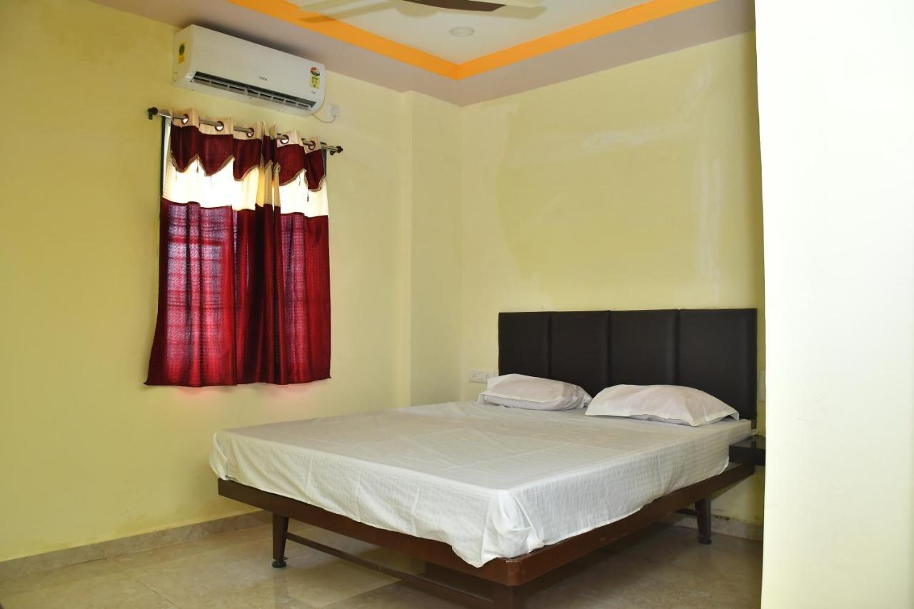 Hotel Kalika Residency Akalkot Exterior foto
